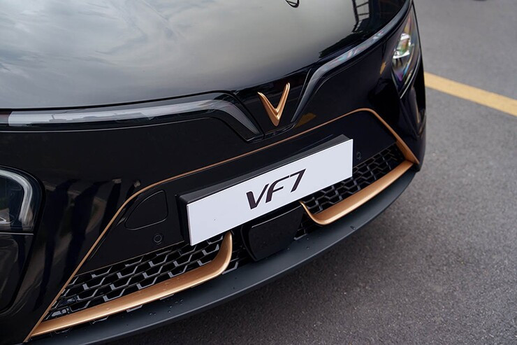 VinFast VF 7 review: SUV điện C-segment đáng tiền?