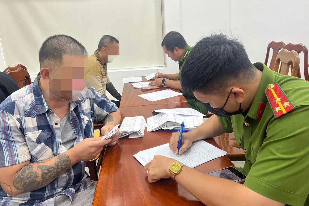 Hơn 150 công dân Việt Nam bị Mỹ trục xuất: thử thách tái hòa nhập và trách nhiệm chính sách