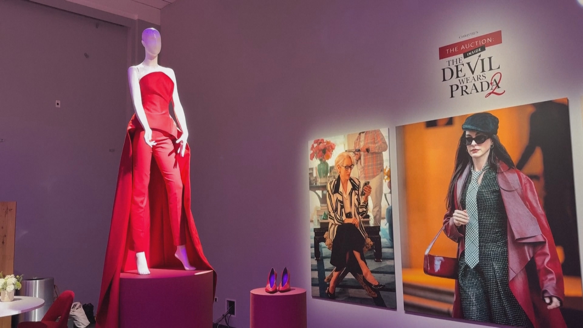 Những Bộ Trang Phục Huyền Thoại Từ The Devil Wears Prada Được Đưa Lên Sàn Đấu Giá Christie's Vì Mục Đích Từ Thiện