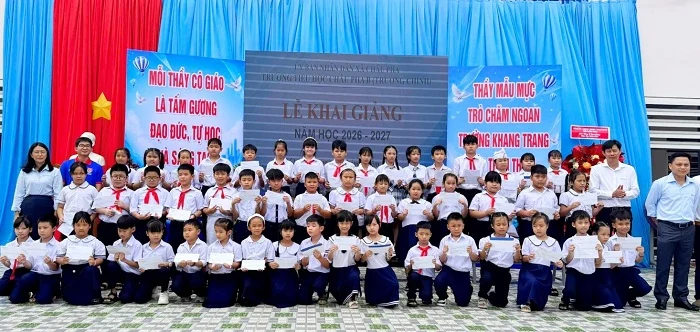 Học bổng doanh nghiệp năng lượng: Từ thiện hay chiến lược phát triển cộng đồng?