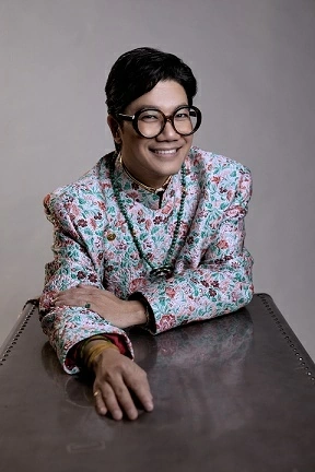 Áo dài có sân chơi riêng tại London Fashion Week