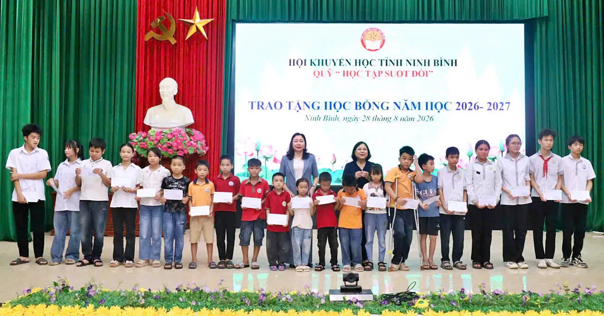 Các chương trình học bổng cho học sinh khó khăn: Cơ hội nào cho con em bạn?
