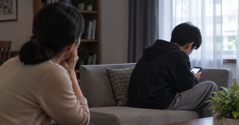 Con trai tuổi dậy thì xa cách: cha mẹ cần đổi cách nói chuyện
