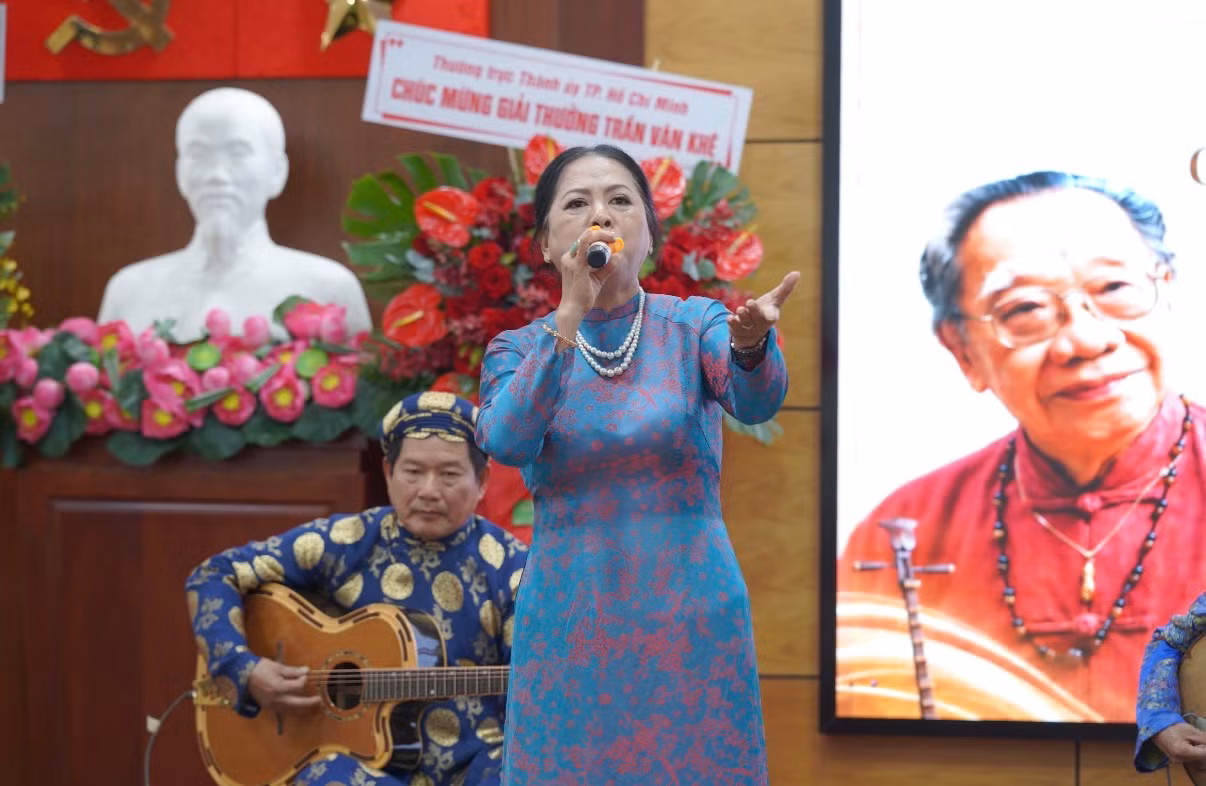 Quỹ học bổng Trần Văn Khê: Di sản âm nhạc sống trong thế hệ trẻ