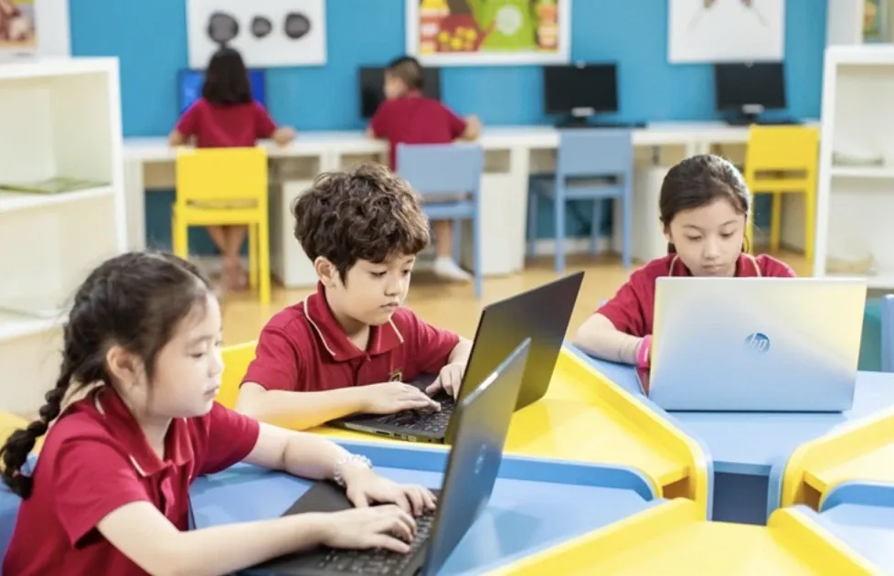 Hà Nội đưa AI vào lớp 1-12: cơ hội, thách thức và vai trò của phụ huynh