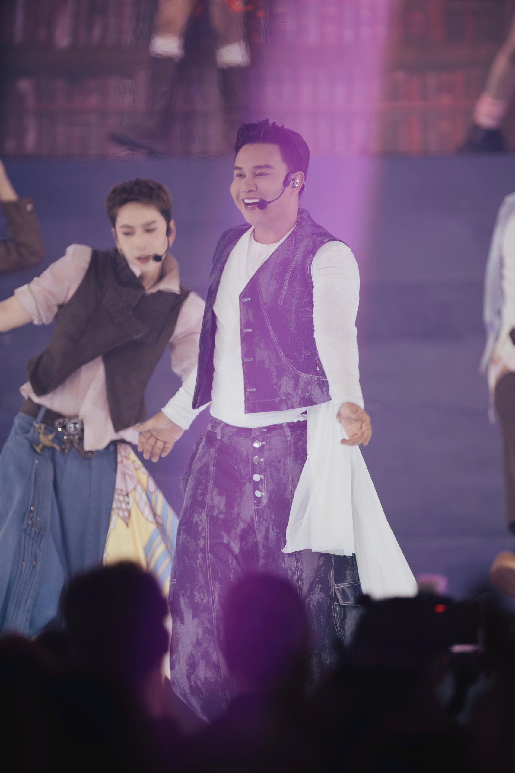 Đông Hùng biến ca trù Việt thành Arabic pop hiện đại