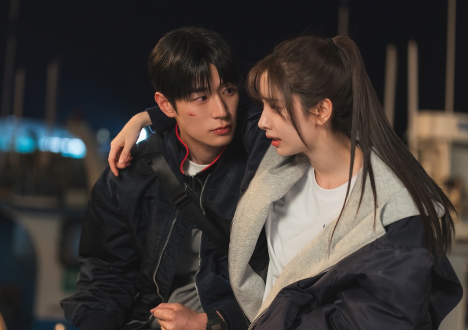 Cơ Thể Bị Đổi Chỗ, Trái Tim Vẫn Nguyên: Dive Into You Và Cơn Hỗn Loạn Lãng Mạn