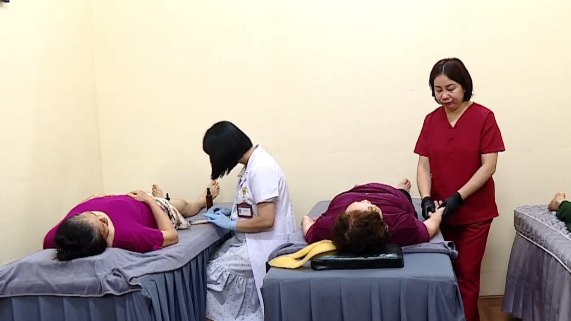Mô hình chăm sóc người cao tuổi ban ngày: giữ độc lập mà không xa gia đình