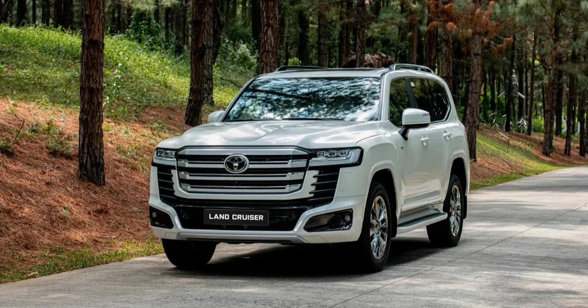 Toyota Land Cruiser 300 HEV: Hybrid V6 457 mã lực và cuộc chơi SUV cao cấp