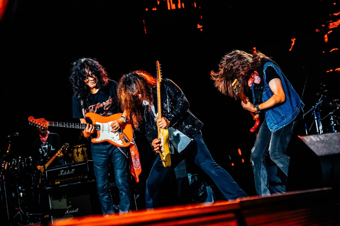 Legenda Rock Menyala di Stadium Bersejarah Dengan Empat Jam Persembahan