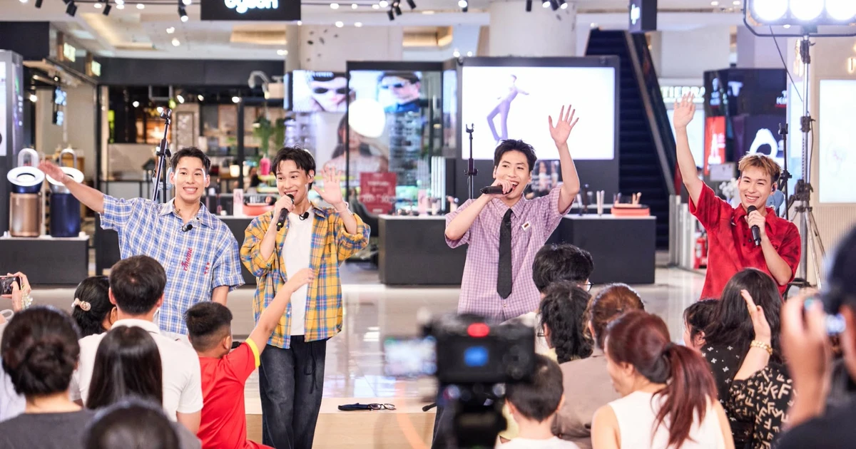 Từ 11 khán giả đến mini concert kín chỗ: cú lội ngược dòng của Duniverse