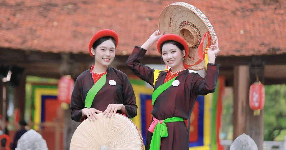 Hoa hậu và Quan họ: Khi nhan sắc học làm liền chị tại Đền Đô
