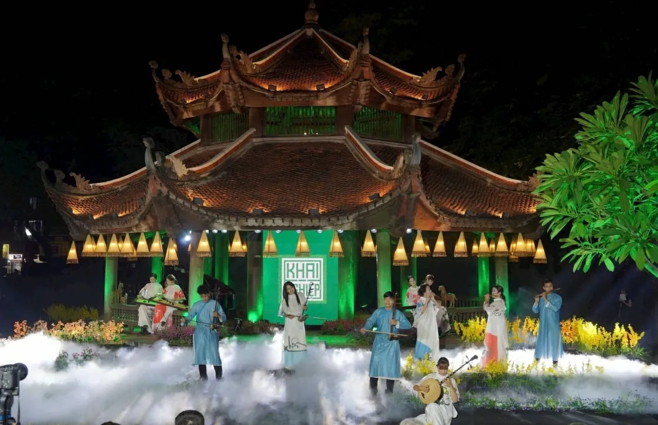 ‘Khai Văn’ tại Văn Miếu: đạo học Confucius bước vào ngôn ngữ ánh sáng