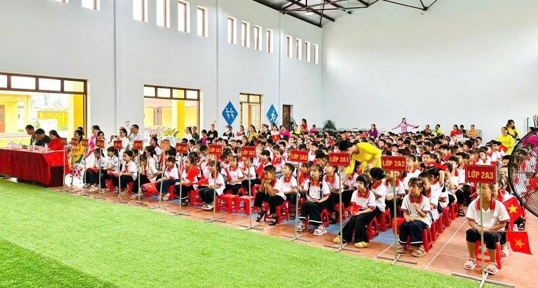 22 khoản phí dịch vụ trường công: Phụ huynh phải nắm trần thu để bảo vệ ví tiền