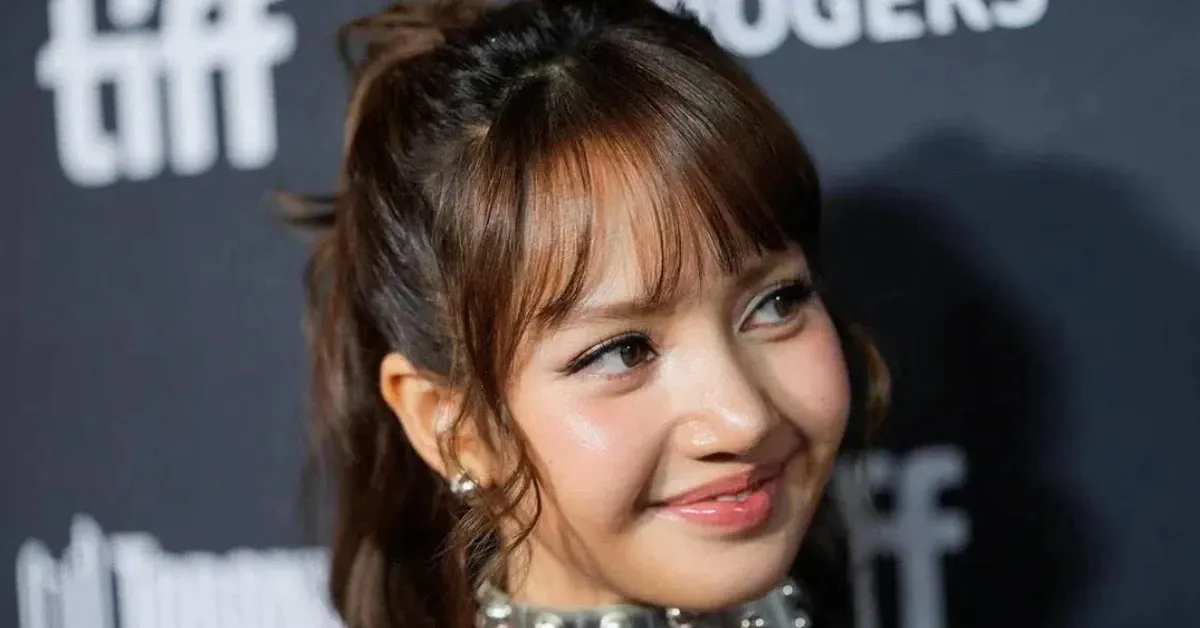 ‘Always Lalisa’: Khi hào quang K-pop không che khuất được sự thật