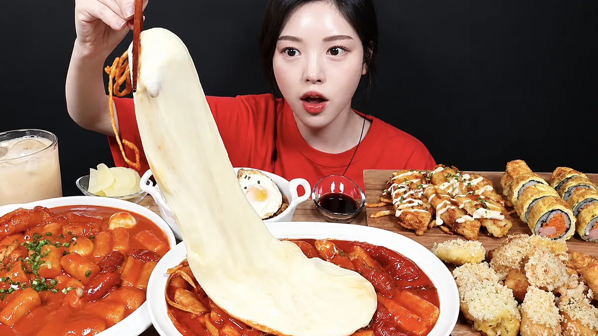 Trào lưu mukbang và nguy cơ ngừng tim đột ngột ở streamer ẩm thực trẻ