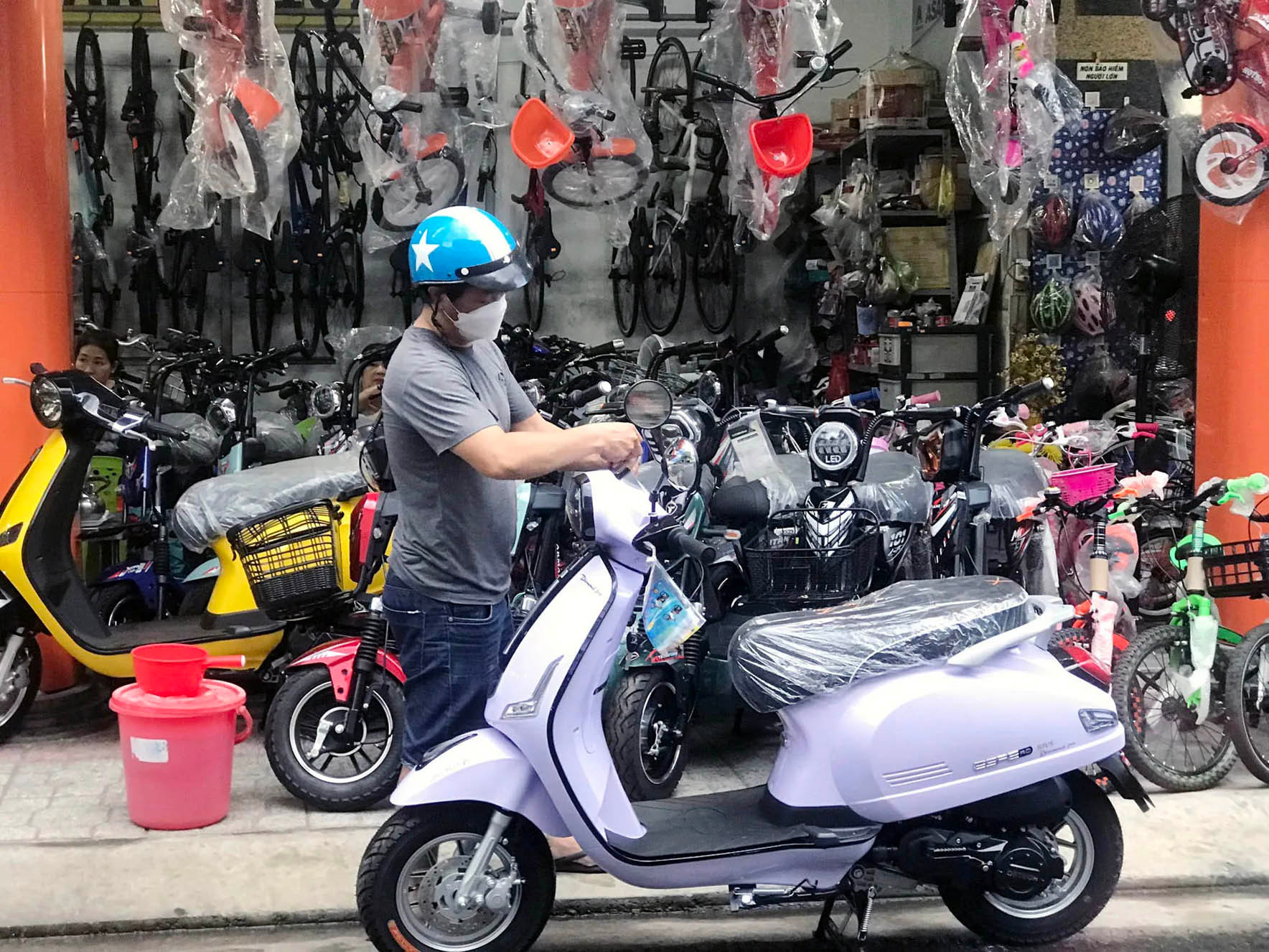 Xe máy điện hay xe xăng cho sinh viên: Nên chọn gì?