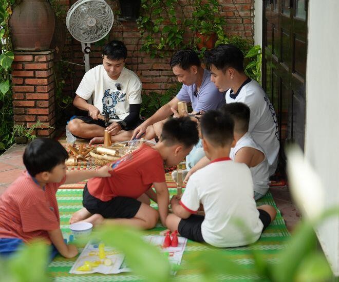 Những đồ chơi Trung thu tự chế: Khi bố 8x-9x chơi lại tuổi thơ cùng con