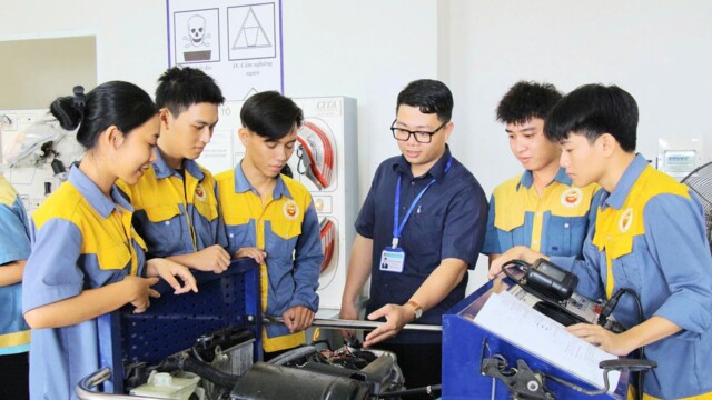 Trung học nghề vào khung cơ cấu giáo dục: cơ hội hay thách thức cho học sinh?