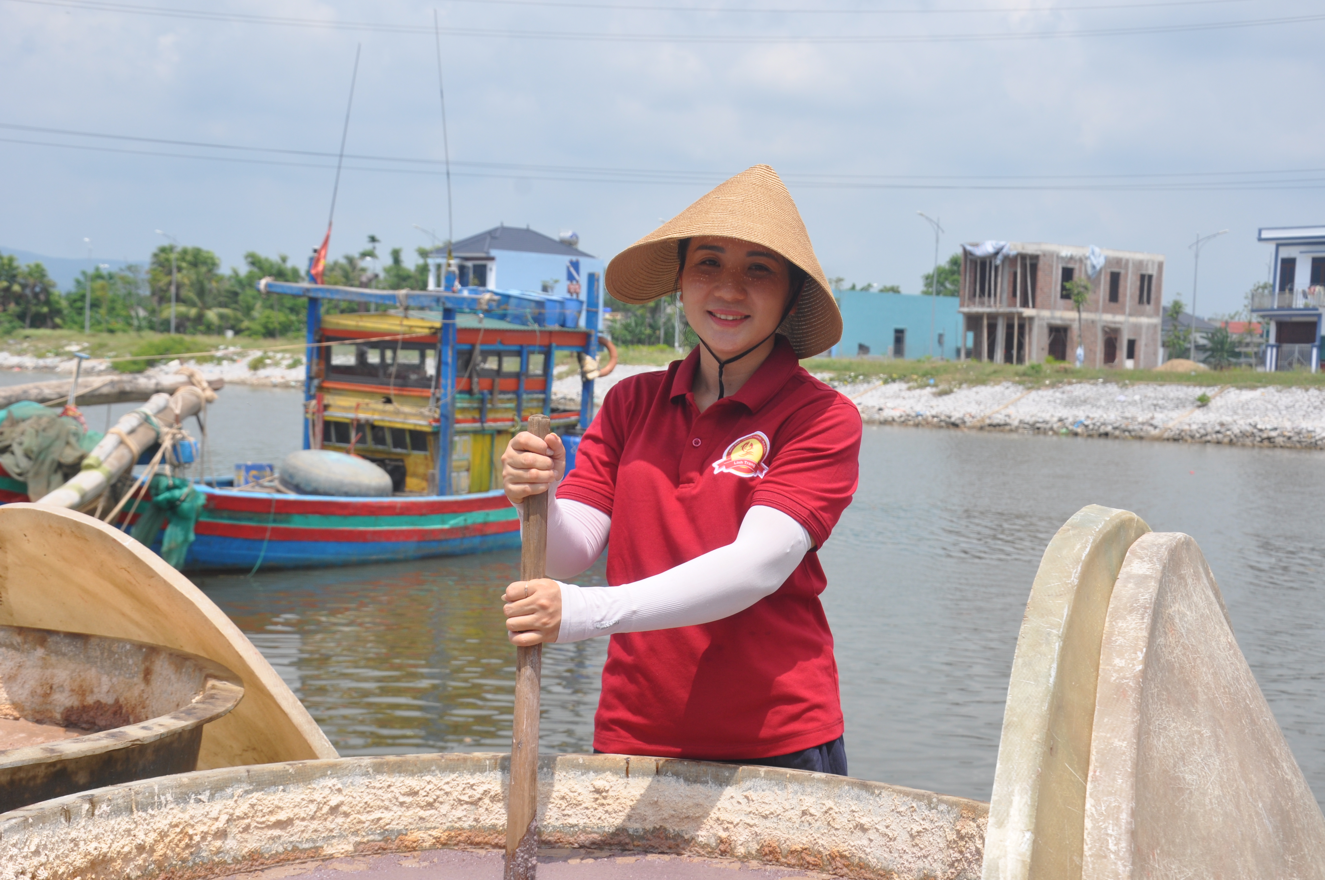 Nước mắm truyền thống Việt: Từ làng nghề đến bàn ăn toàn cầu