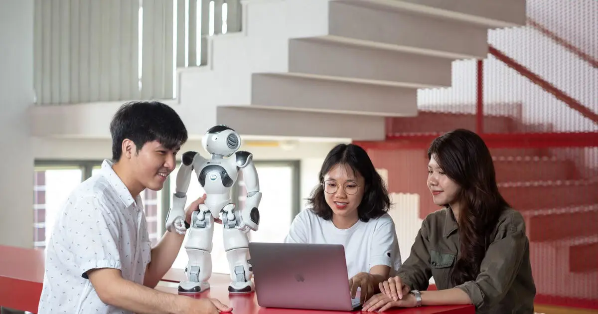 Hà Nội đưa giáo dục AI vào lớp 1–12: bước ngoặt hay phép thử?