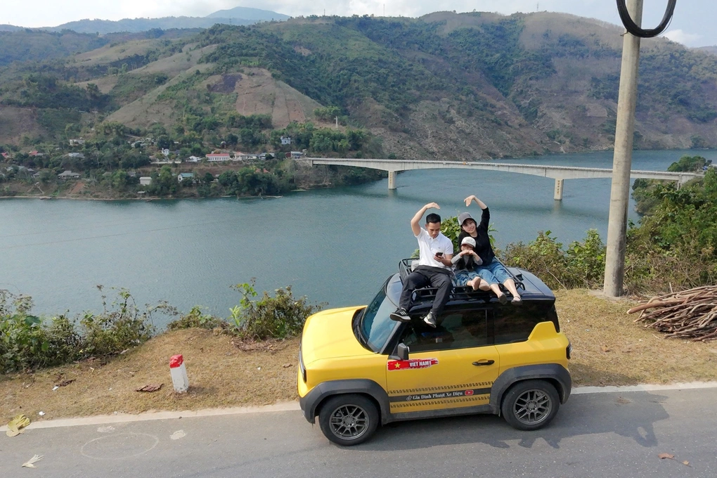 Hành trình xuyên Việt 1.800 km bằng xe điện: từ hoài nghi đến tin tưởng