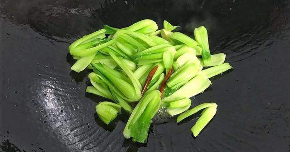 Mướp xào vẫn xanh mướt: Bí quyết sơ chế và kỹ thuật xào rau