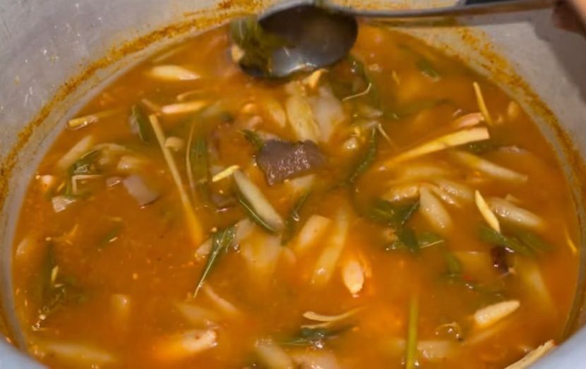 Insiden Plaster Dalam Donat & Asam Rebus Gatal: Amaran Tentang Keselamatan Makanan Jalanan