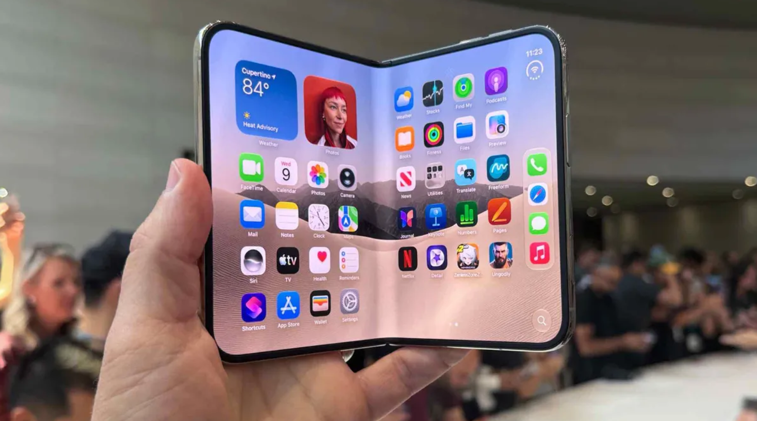 iPhone Duo vs Galaxy Z Fold 8: thiết kế, phần mềm và hiệu năng