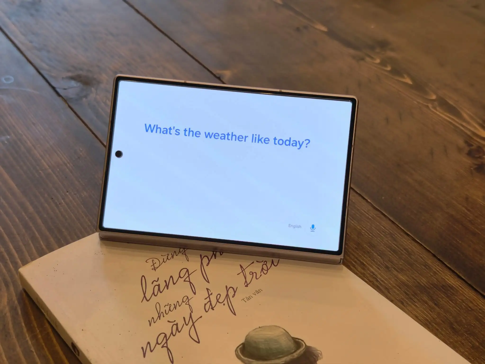 Galaxy AI tích hợp sâu khác gì ứng dụng AI cài riêng?