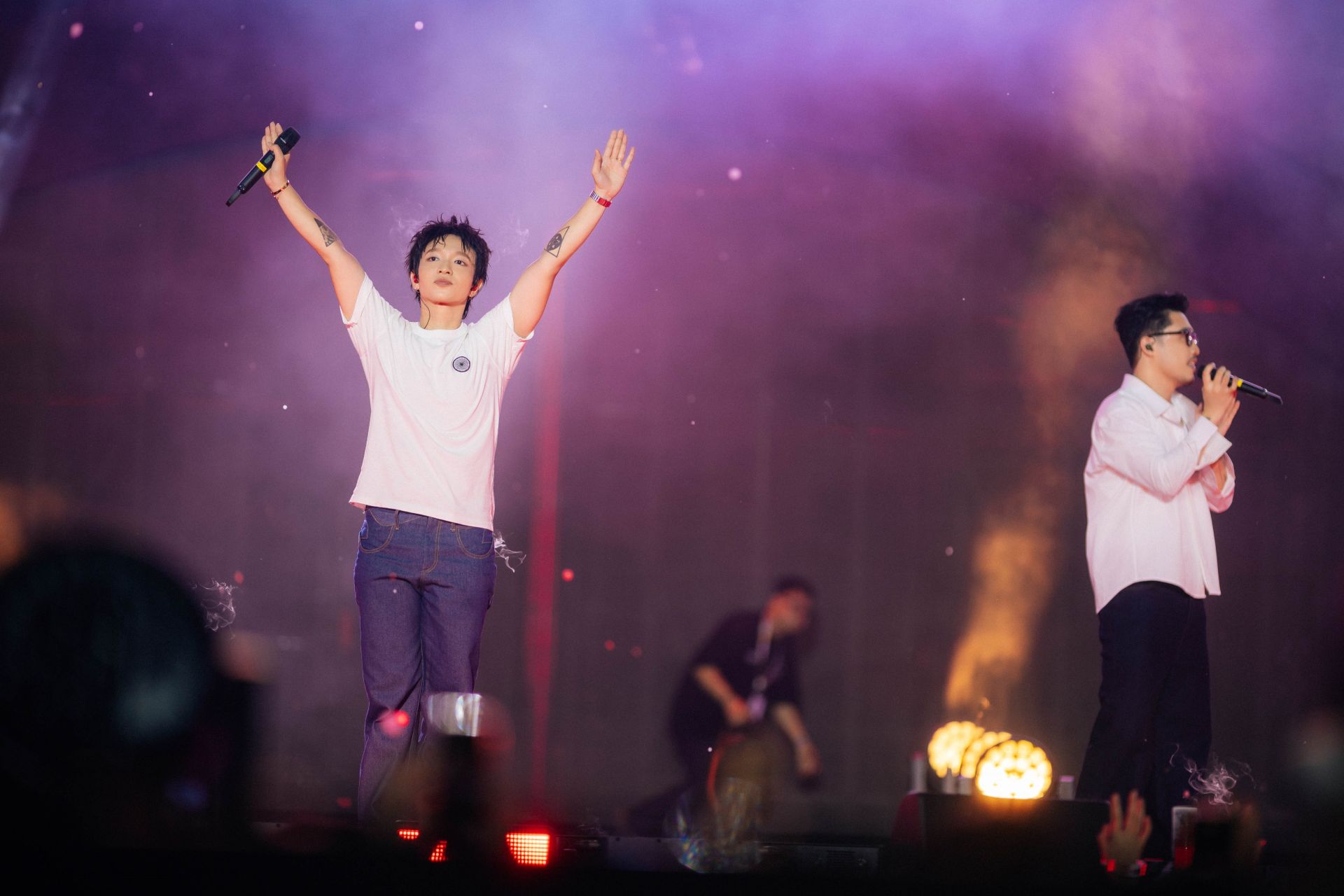 Sân khấu xoay 360 độ và âm thanh quốc tế tại Xoay Tròn Concert của Hoàng Dũng