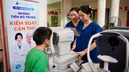 Tật khúc xạ ở trẻ em tăng nhanh: Cảnh báo và khoảng trống phòng ngừa
