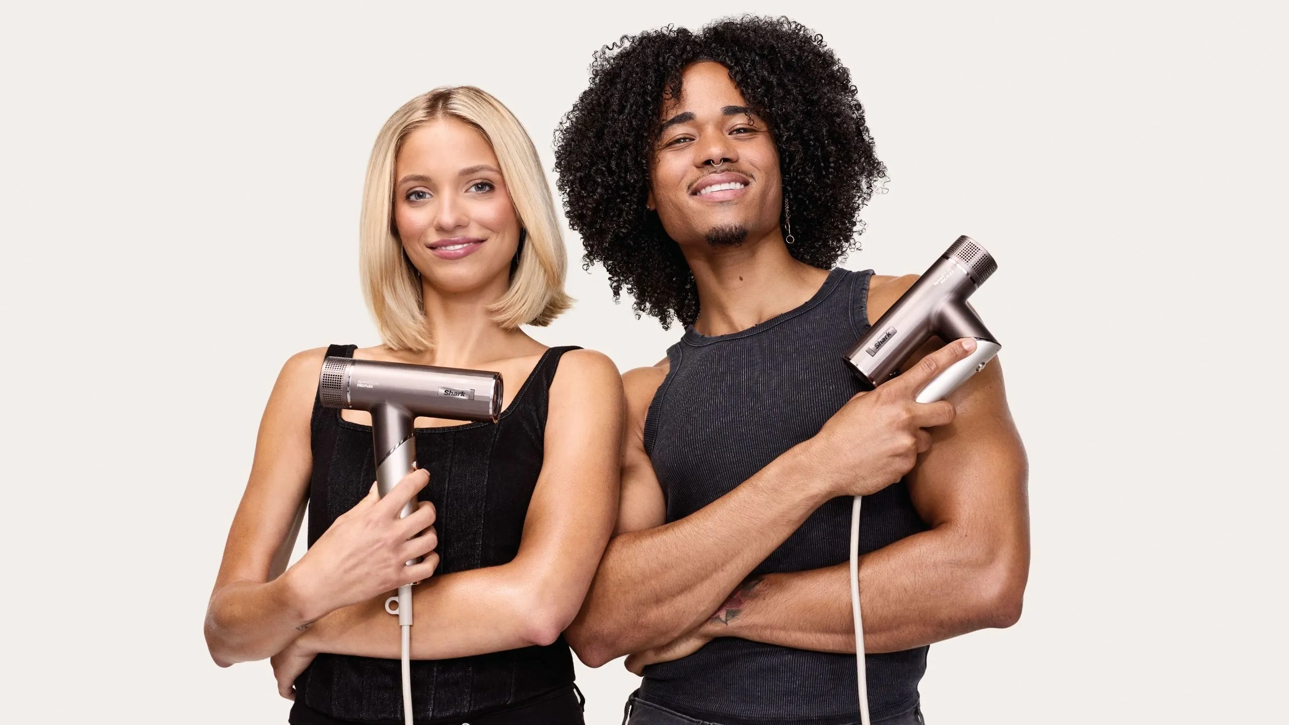 Máy sấy tóc cao cấp: Shark, Drybar và cuộc đua tốc độ lẫn chăm sóc tóc