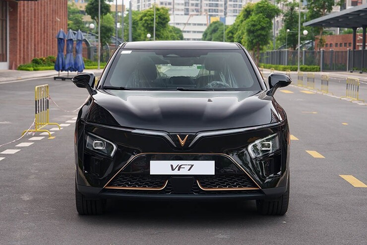 VinFast VF 7: SUV điện C-segment mạnh 349 mã lực có đáng mua?