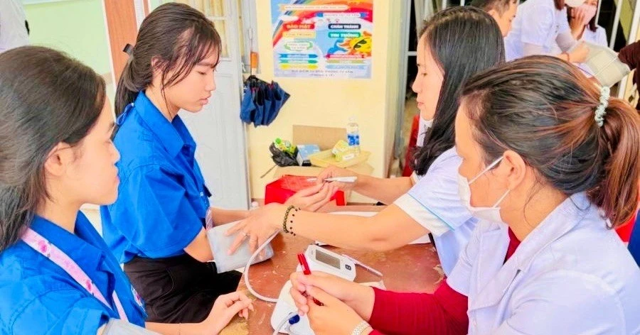 Khám sức khỏe miễn phí đầu năm học: Phụ huynh cần chủ động nắm bắt