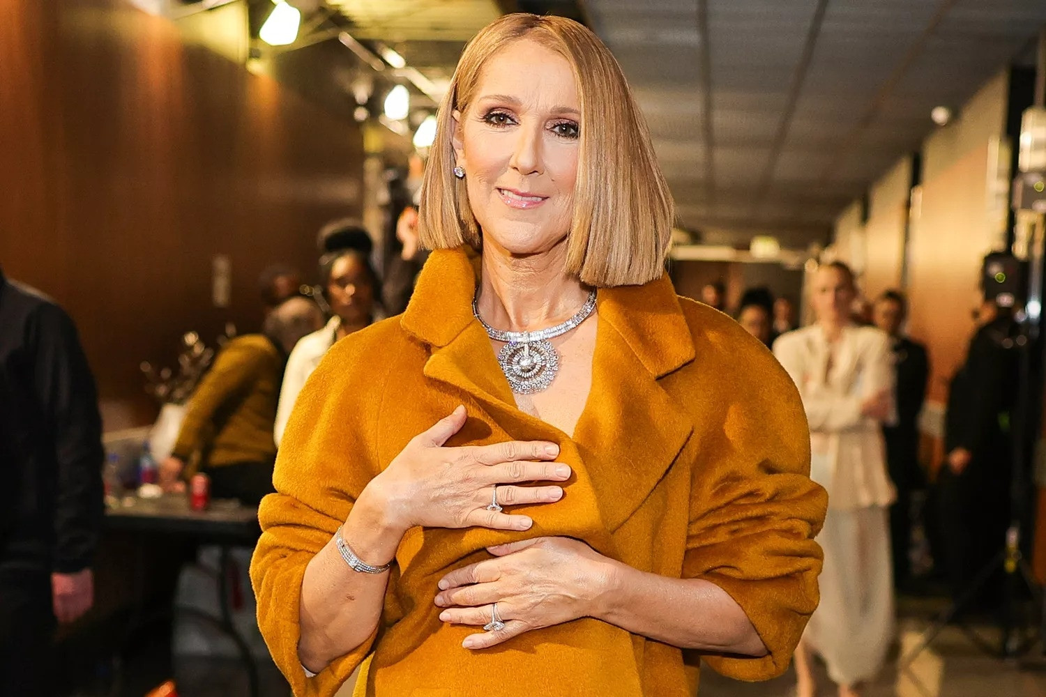 Từ bệnh tật đến nước mắt hạnh phúc: Celine Dion trở lại sân khấu Paris sau 6 năm vắng bóng