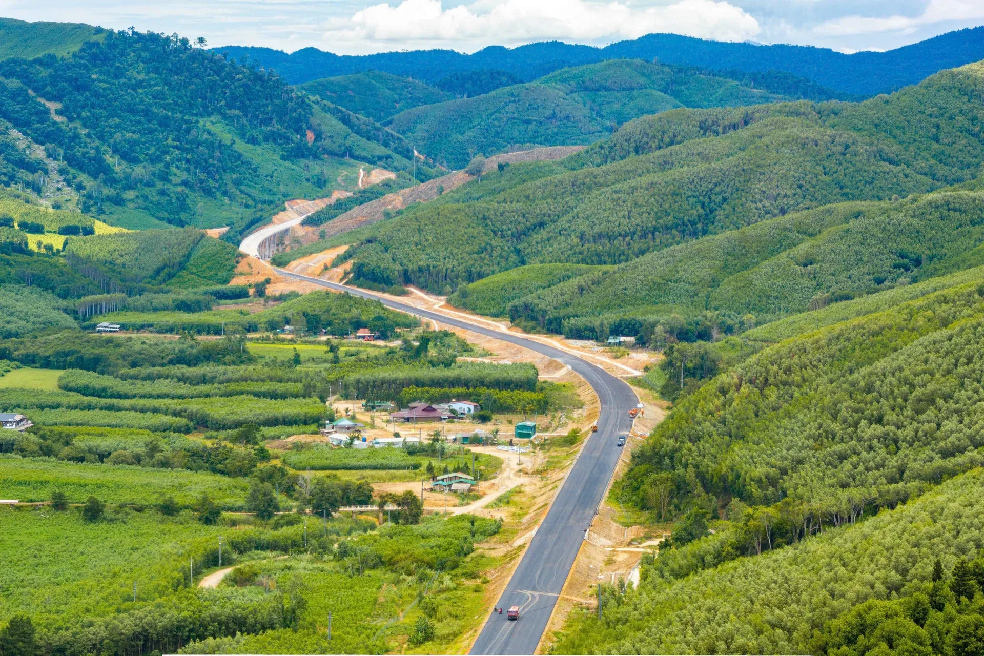 Cao tốc rừng-biển Khánh Hòa - Buôn Ma Thuột: chạy đua với mùa mưa và địa hình cực khó