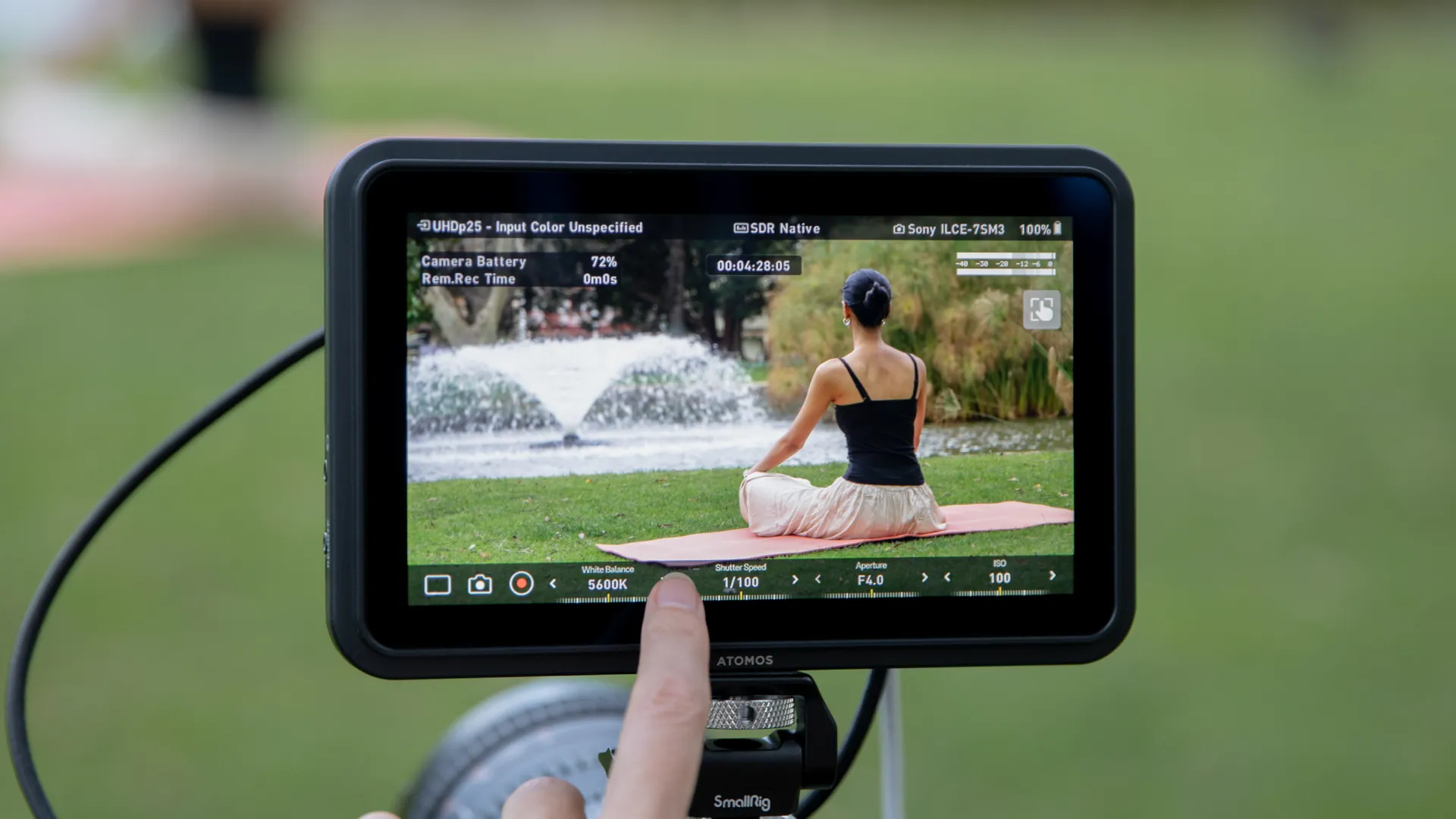 Màn hình giám sát on-camera sáng nhất: Shinobi 7 II đối đầu Portkeys LH5P III