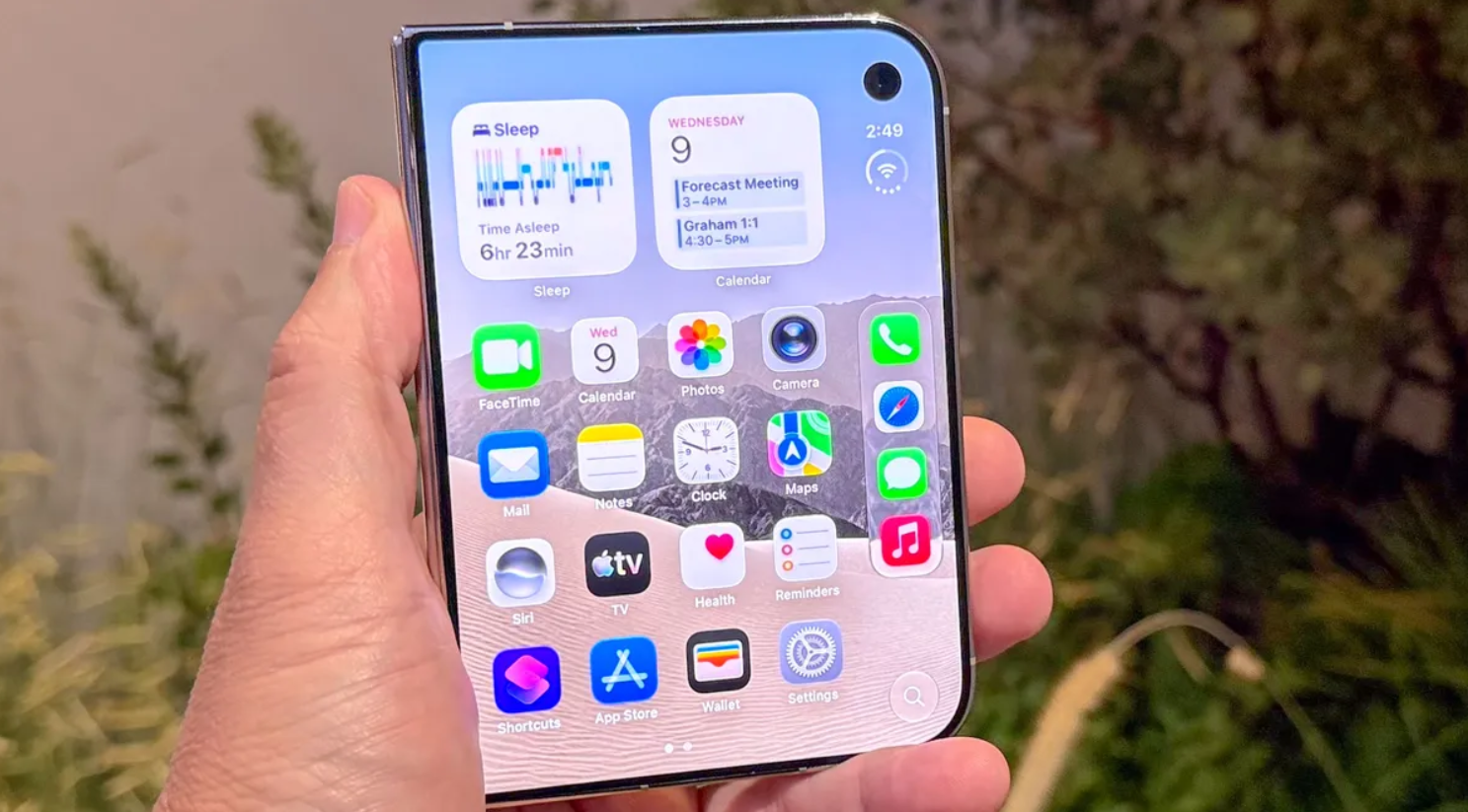 iPhone Duo vs Galaxy Z Fold 8: thiết kế, phần mềm và hiệu năng