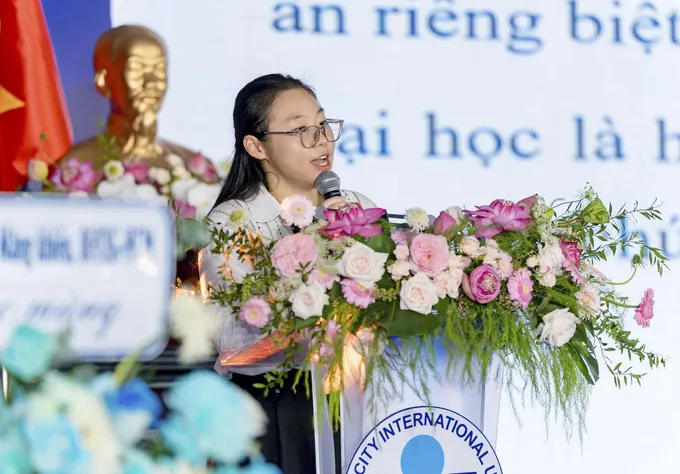 Nữ sinh công nghệ sinh học: từ phòng thí nghiệm đến học bổng Tinh hoa