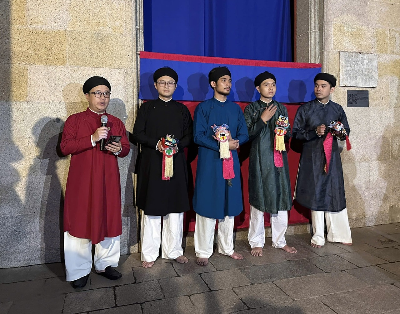 Truyền thống Trung thu tái sinh giữa lòng phố cổ