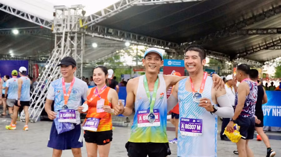 VnExpress Marathon: Làn sóng đăng ký bib bùng nổ từ biển tới nội địa