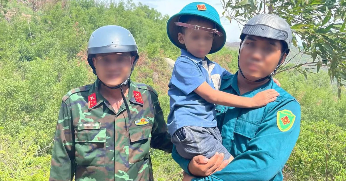 Chó Đen bảo vệ bé trai đi lạc: Lòng trung thành được “trả ơn”