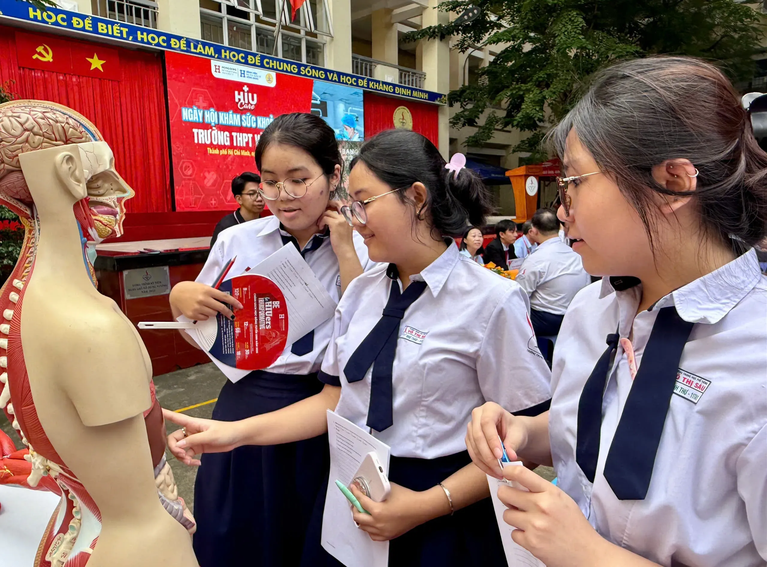 Khám sàng lọc học sinh bắt buộc: cơ hội vàng bảo vệ sức khỏe tâm thần