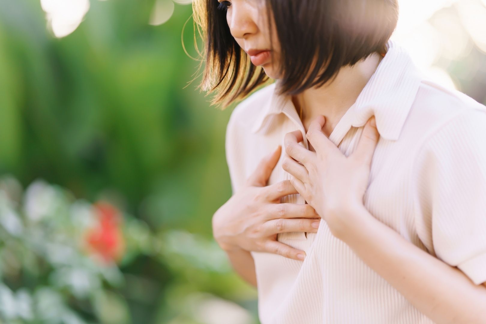 Đau bụng và nôn ói: tín hiệu nhồi máu cơ tim ở phụ nữ