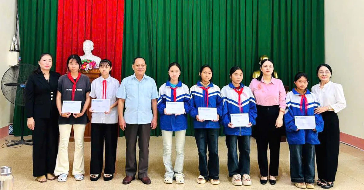 Hơn 690 suất học bổng cho học sinh khó khăn: Doanh nghiệp và hội khuyến học đang làm gì?