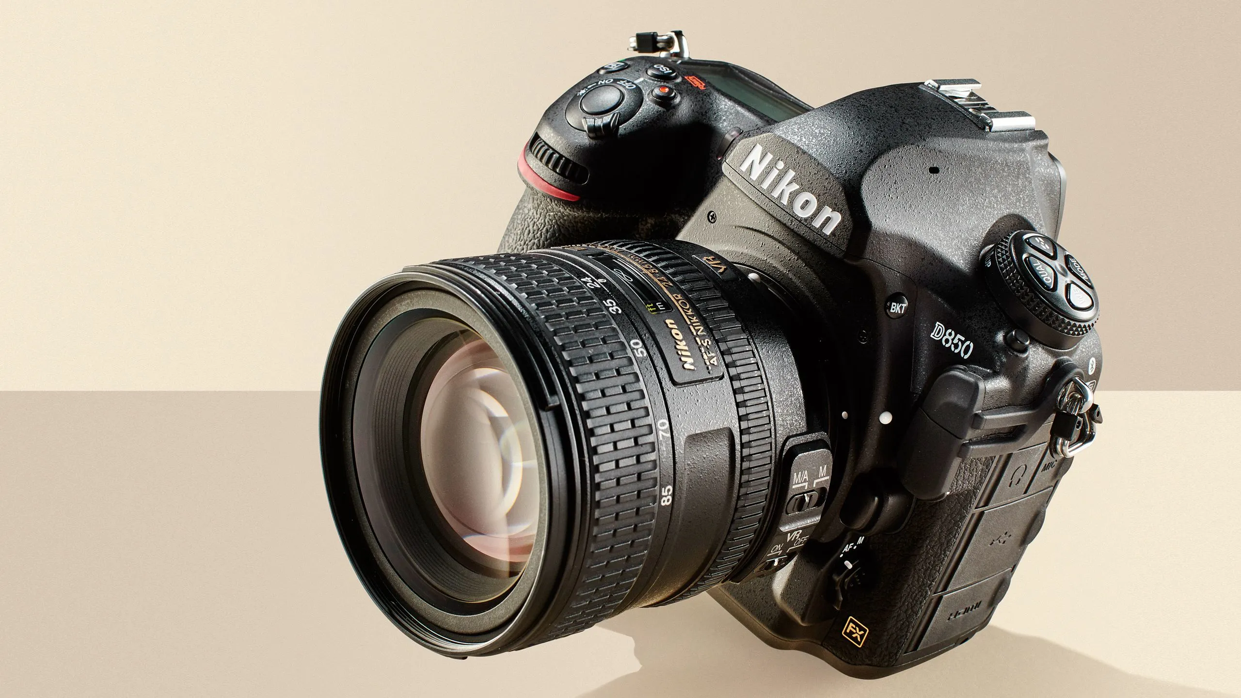 Nikon D850 chạm đáy giá: DSLR full-frame huyền thoại còn đáng mua?