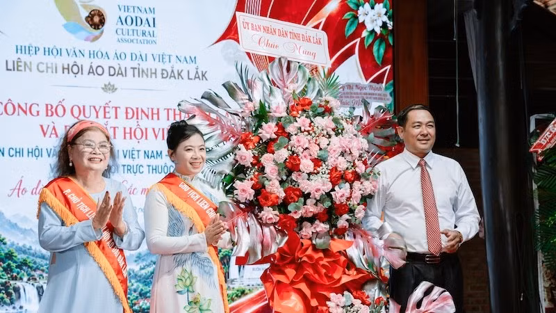 Áo dài từ biểu tượng văn hóa đến xu hướng áo dài hiện đại