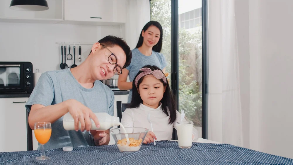 Bố mẹ thông thái không cần đồ chơi đắt để nuôi dưỡng trí não con
