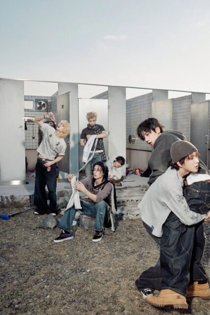 Khi Concept Photo K-pop Gây Tranh Cãi: Ranh Giới Sáng Tạo Và Phản Ứng Fan